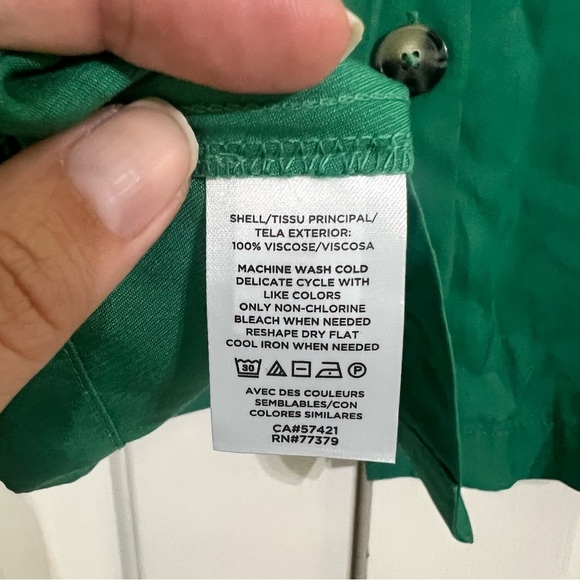 Ann Taylor Puff Sleeve V Neck Blouse Top Kelly Green Button Front Size Small NWT - Picture 7 of 7